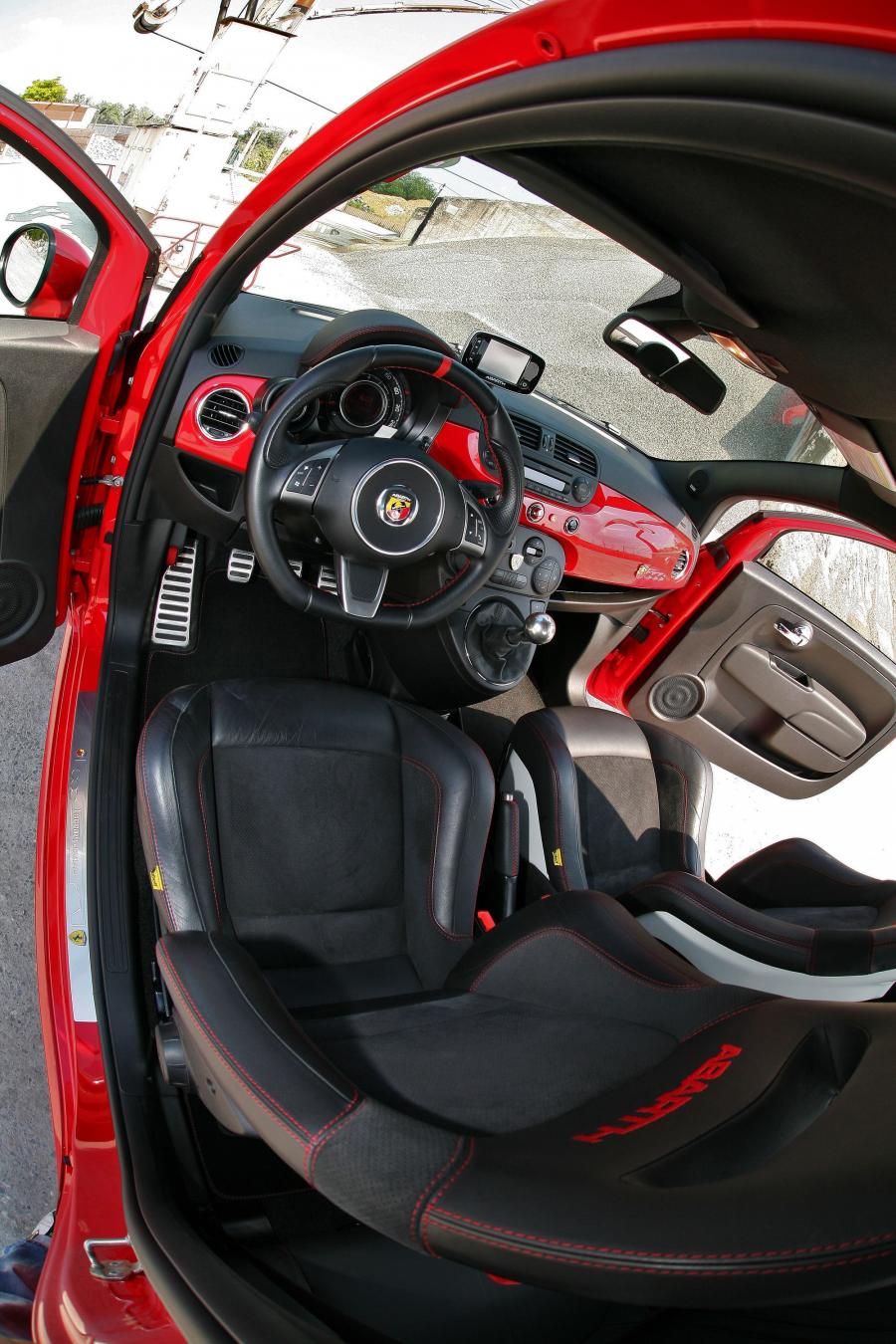 Интерьер Abarth GTR230 Tributo Ferrari by Pogea Racing 2010 года  (фото 7 из 33)